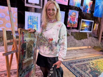Agnes Wieser - Live-Painting jeden Freitag bei der Ausstellung Ansichtssache